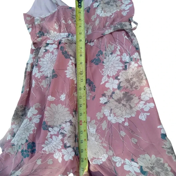 Simplee Floral Jumpsuit Dusty Pink Blue White Capri Sleeveless Size Large Flowy - Picture 9 of 12